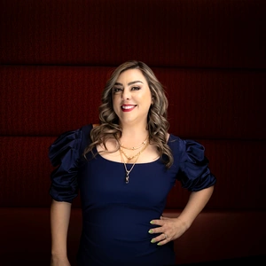 Nora Aguirre de Nora Aguirre Team